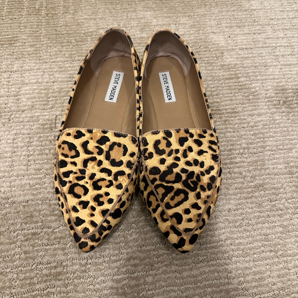 Steve Madden 9.5W cow hair flats.